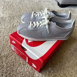 Nike Women's Classic Cortez Prem. - Atmosphere Grey